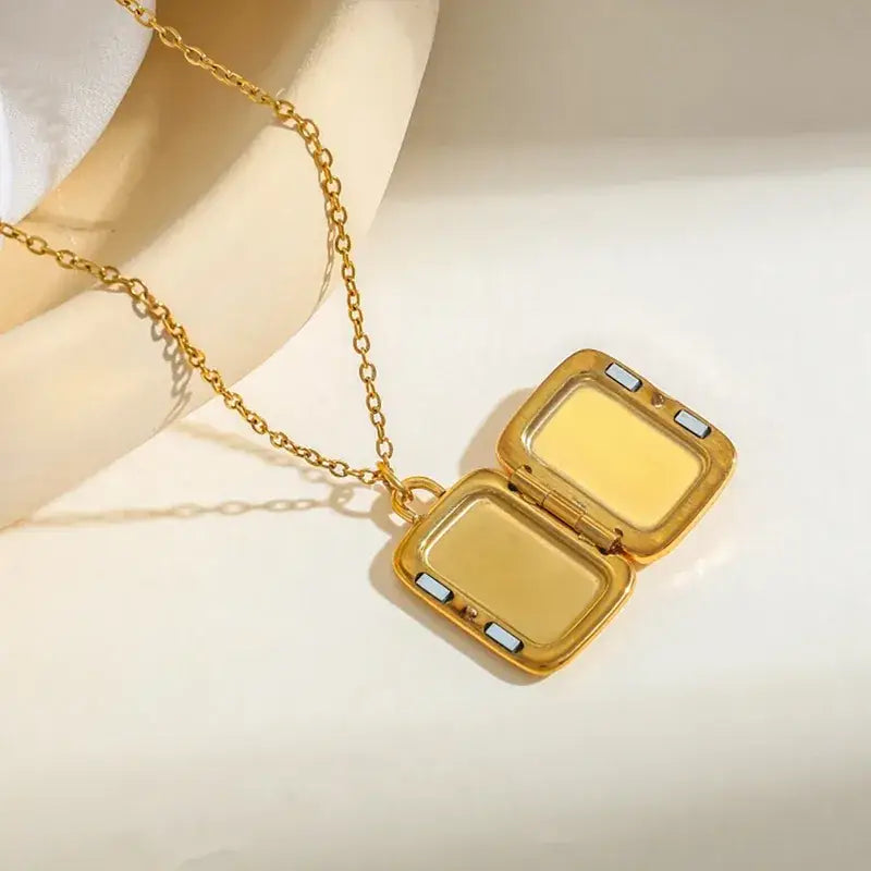 18K Gold Geometric Heart Locket Necklace – Stainless Steel