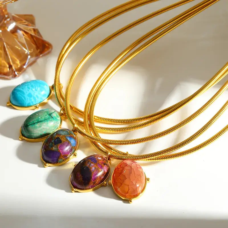 Oval Choker Necklace with Natural Stone – 18K Gold