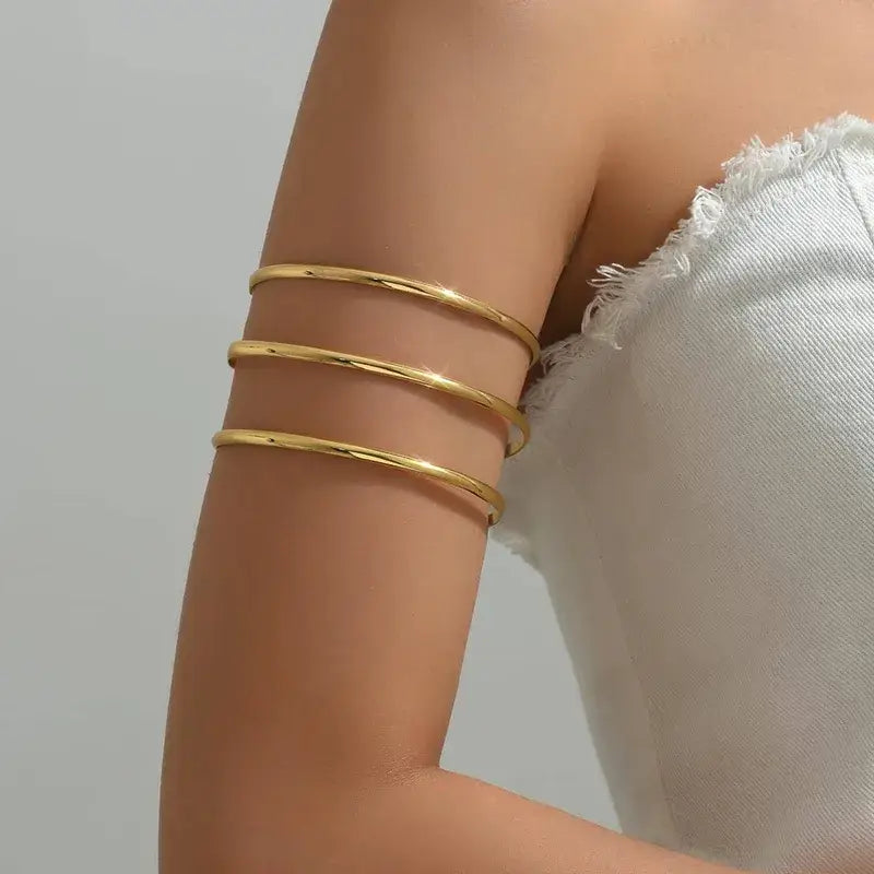 Arm Wrist Bracelet Jewelry in Gold and Silver