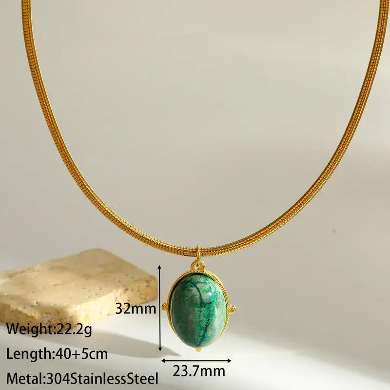Oval Choker Necklace with Natural Stone – 18K Gold
